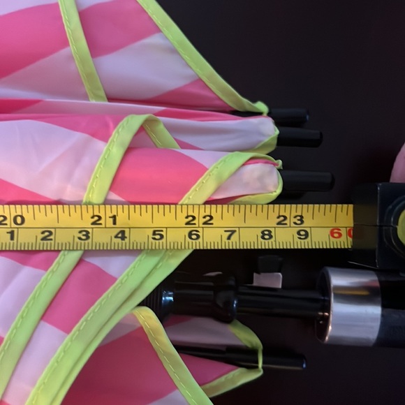 NWT VS Umbrella - Picture 4 of 4